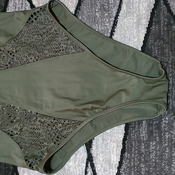 MOSSIMO ONE-PIECE V-NECK CROCHET SWIMSUIT - Picture 4 of 12